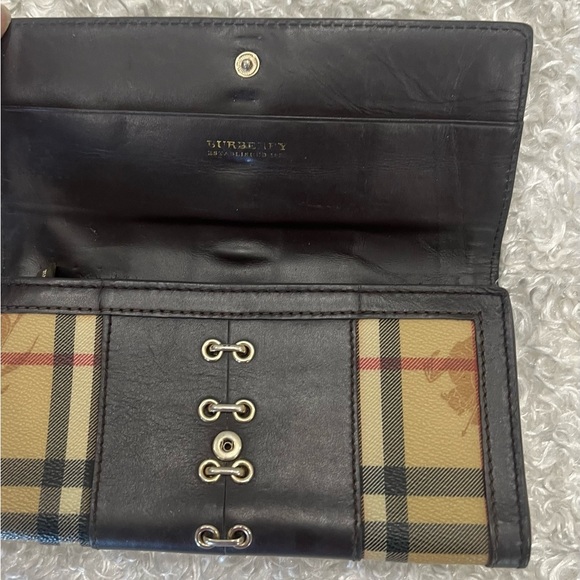 Burberry Haymarket Check Zip Around Wallet - Picture 3 of 11